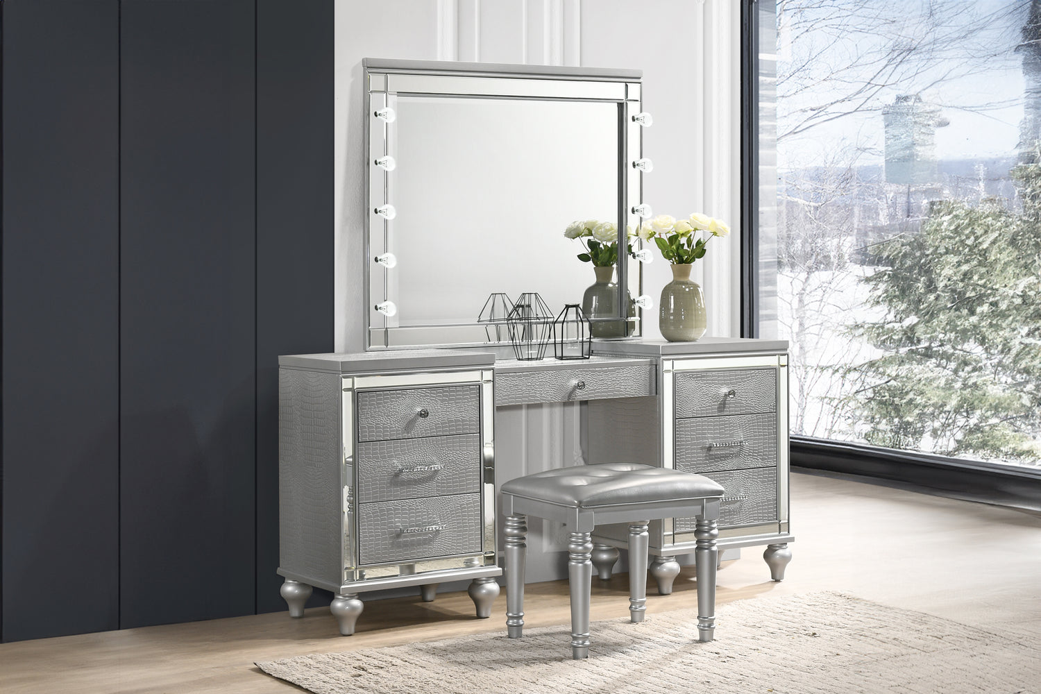 New Classic Valentino Vanity Table