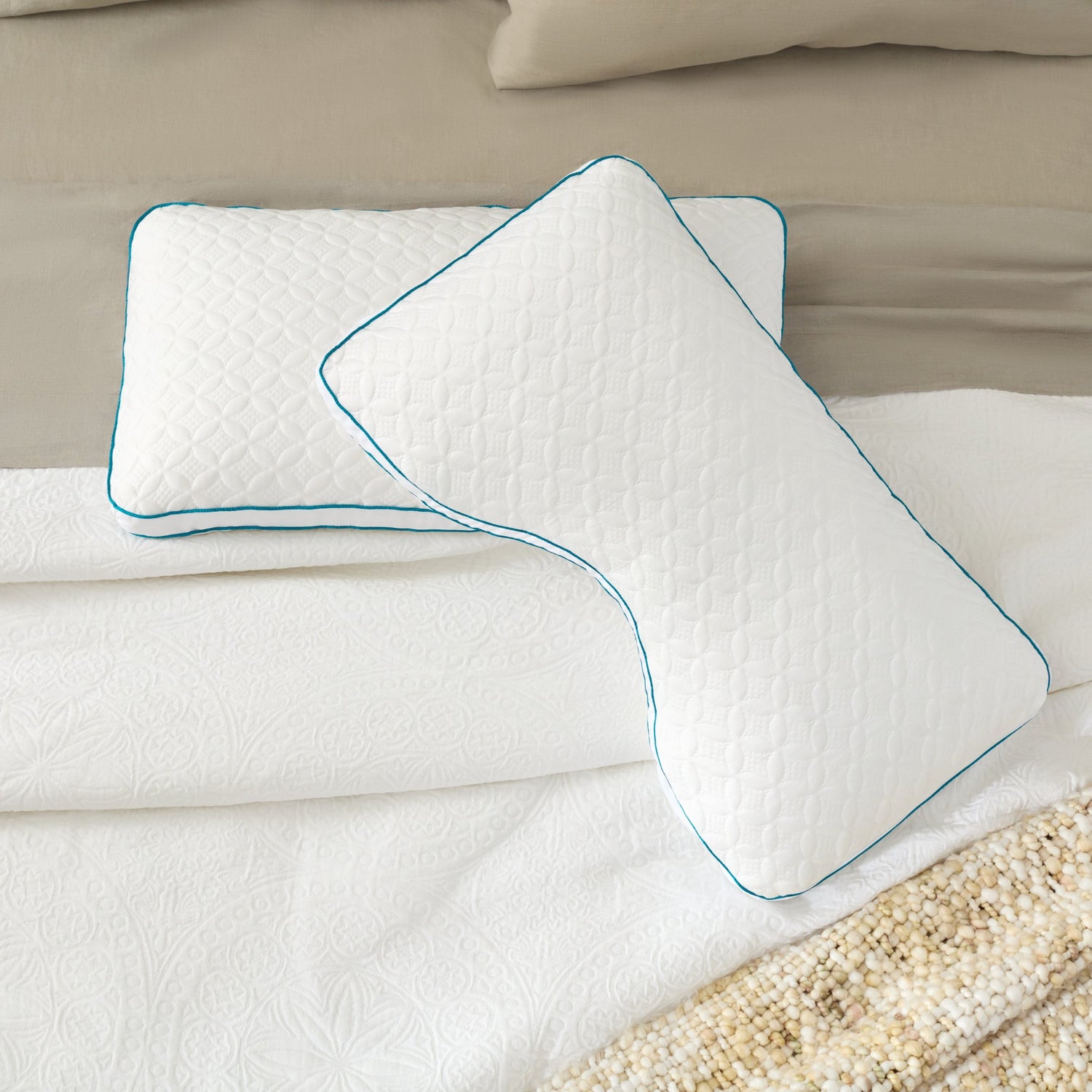 Almohada Malouf de espuma y fibra con funda de PE