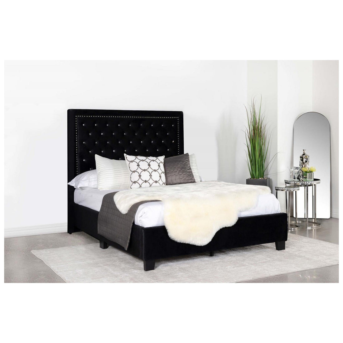 Hailey Upholstered Tufted Platform California King Bed Black 315925KW