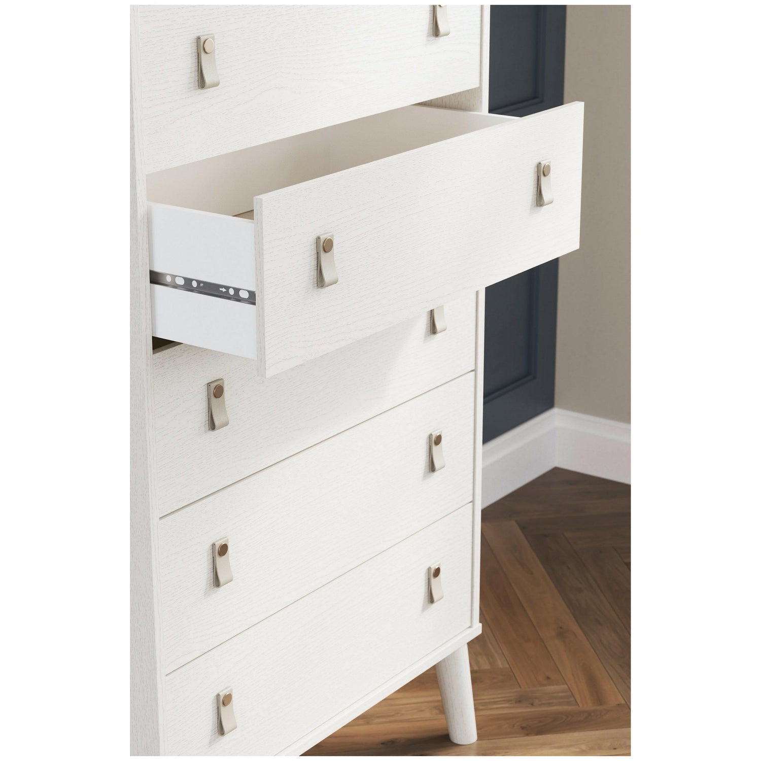 Aprilyn Chest of Drawers