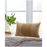 Dovinton Pillow