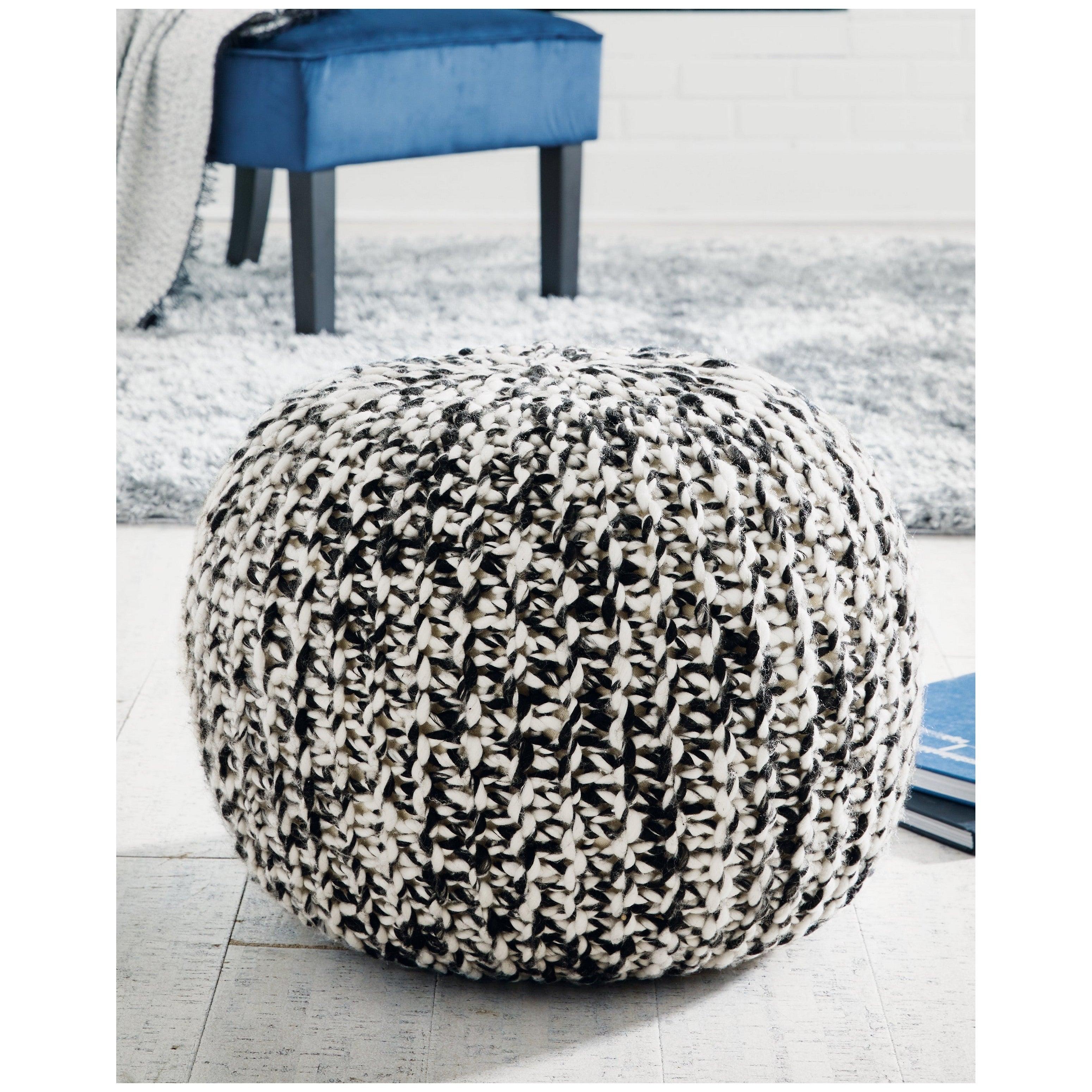 Latricia Pouf