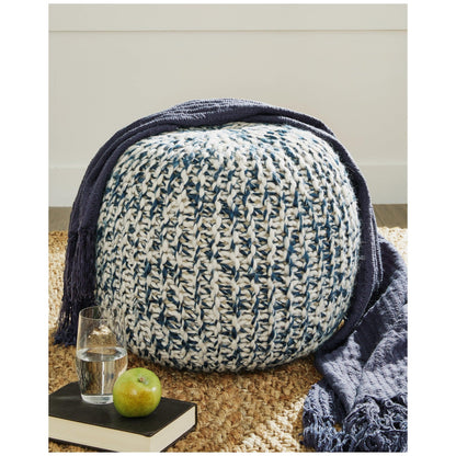 Latricia Pouf